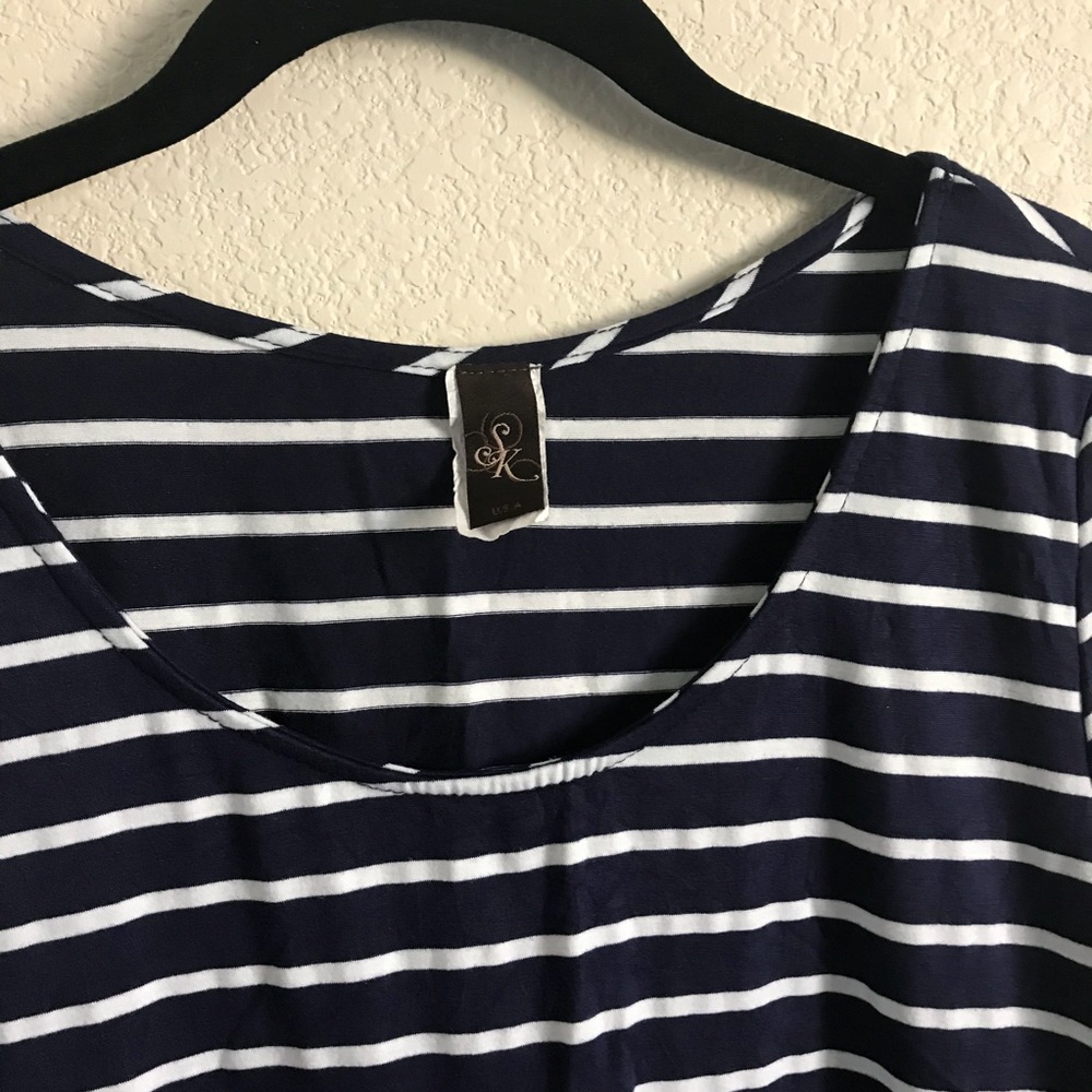 Striped CropTop 💙 - Picture 2 of 3